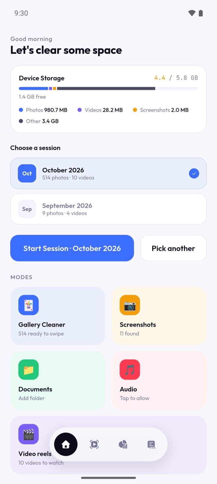 Declutter's home screen: 4.4 of 5.8 GB used, broken down into photos, videos, screenshots and other, with October's session of 514 photos ready to start.